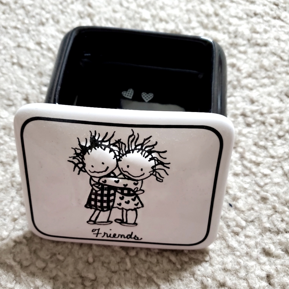 ENESCO  NWT  Vintage Trinket box